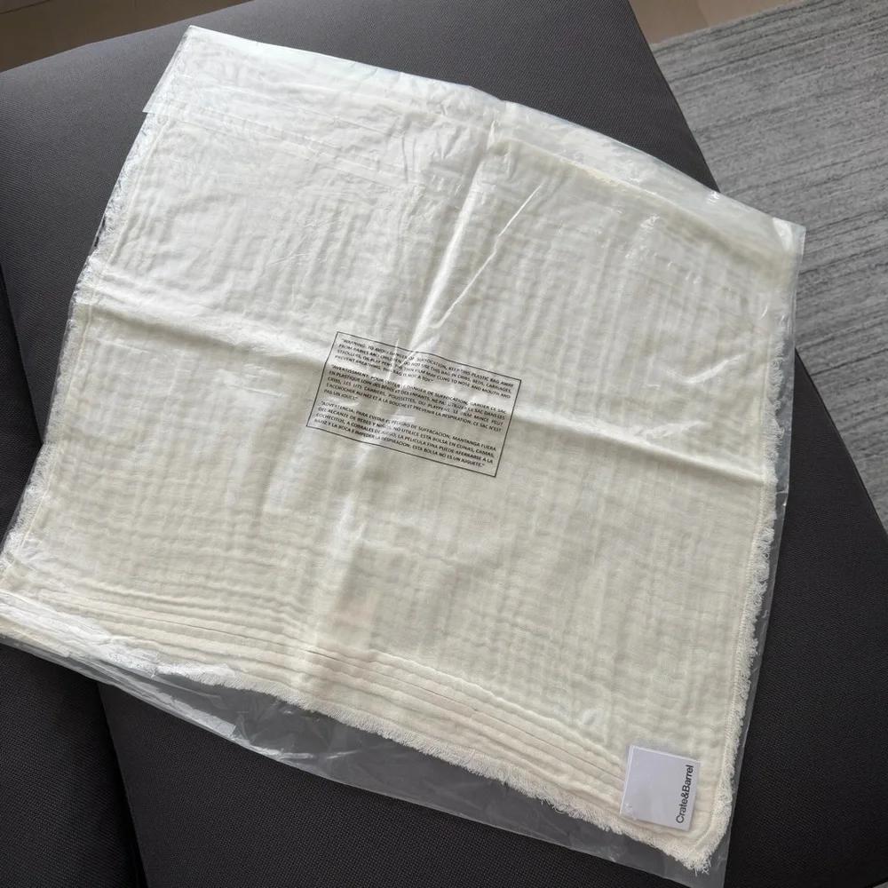 Crate & Barrel 23x23 Arla Eyelash Pillow Cover